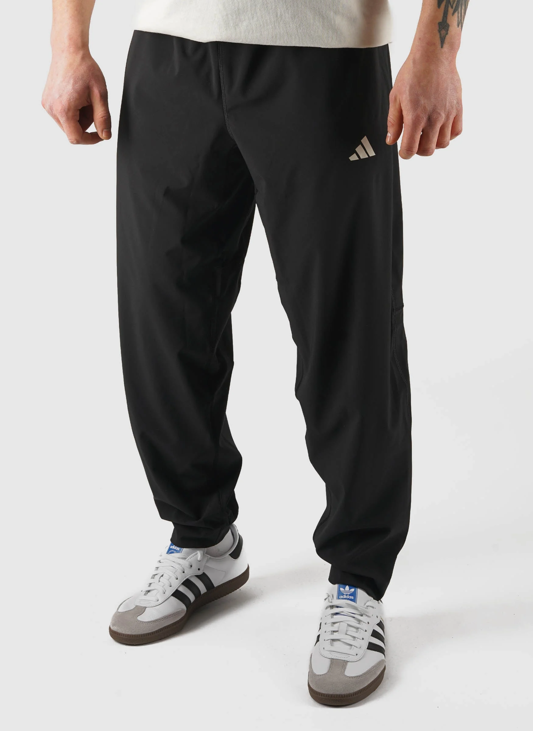 Train Essentials Woven Trackpants - Black/White